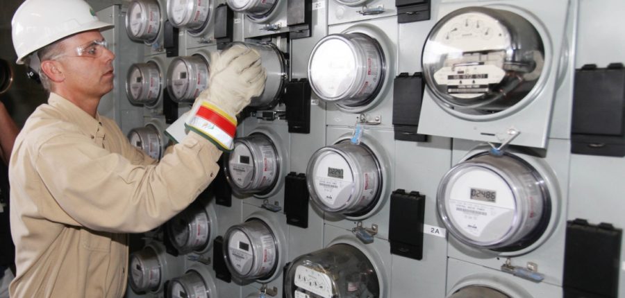 CONSUMIDORES VS COMPAÑÍAS ELÉCTRICAS CONSUMIDORES VS COMPAÑÍAS ELÉCTRICAS